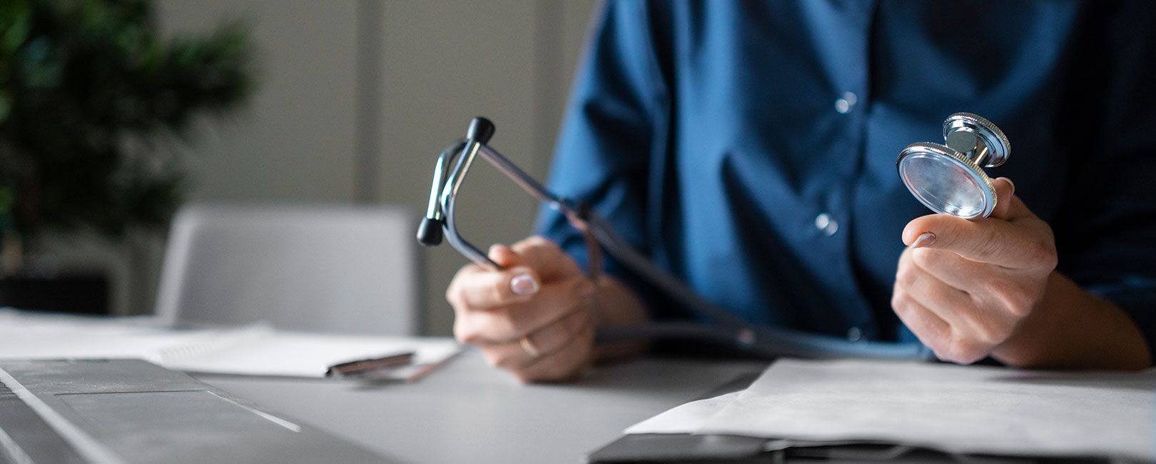 TRT anula artigos da Resolução CFM 2.323 e pode mudar atuação do médico do trabalho