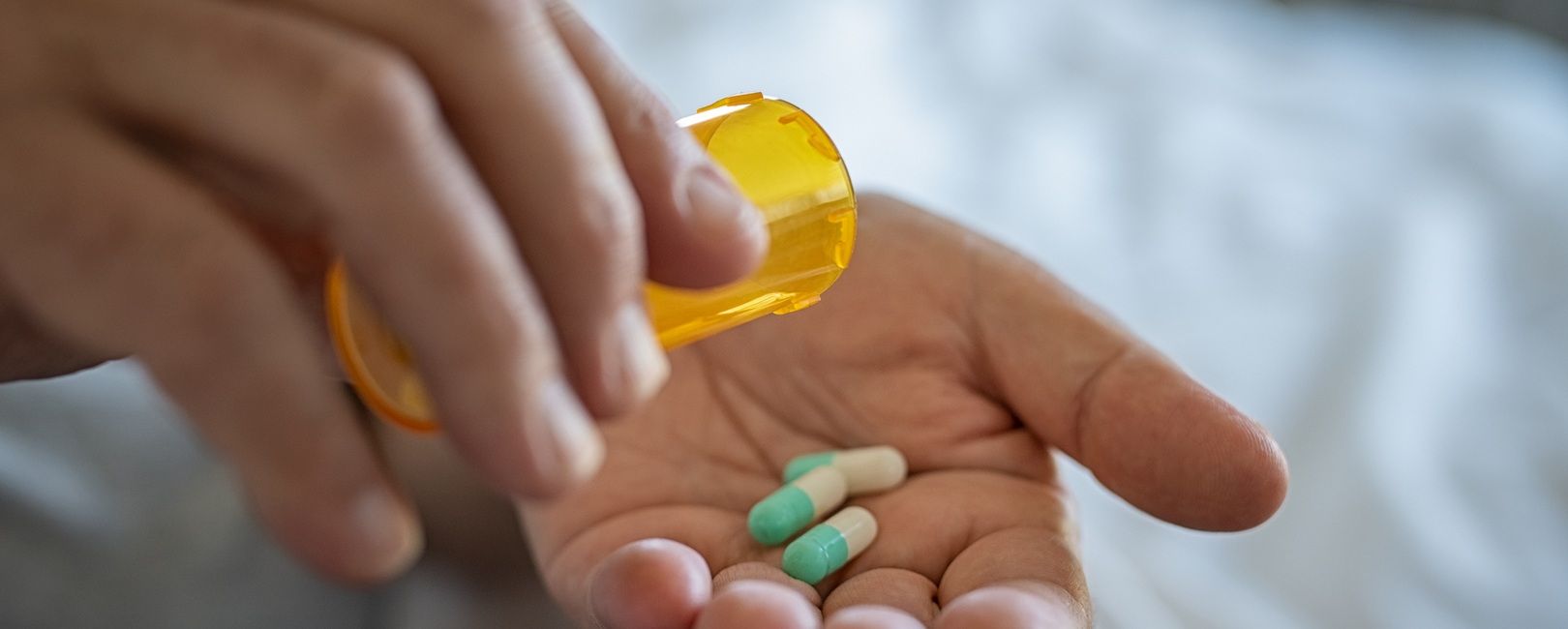 Aumento do uso de medicamentos e o avanço dos afastamentos revelam um risco estrutural