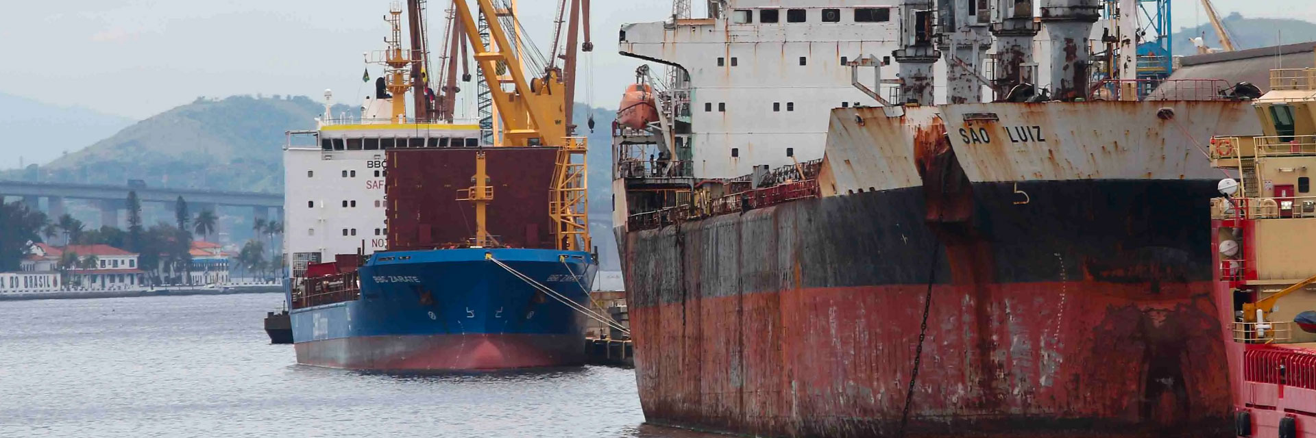 De quem é a culpa pela batida do navio de cargas na ponte Rio-Niterói?